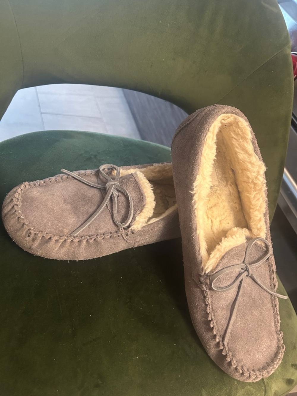 UGG Men’s Moccasin Slipper in Taupe Suede/genuine Shearling fur lining, Sz 12